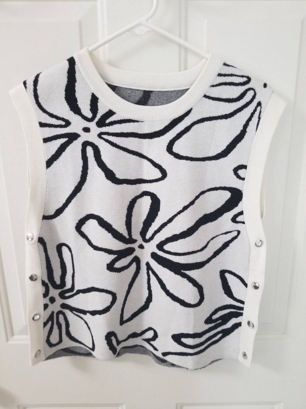 Women's Sleeveless Sweater